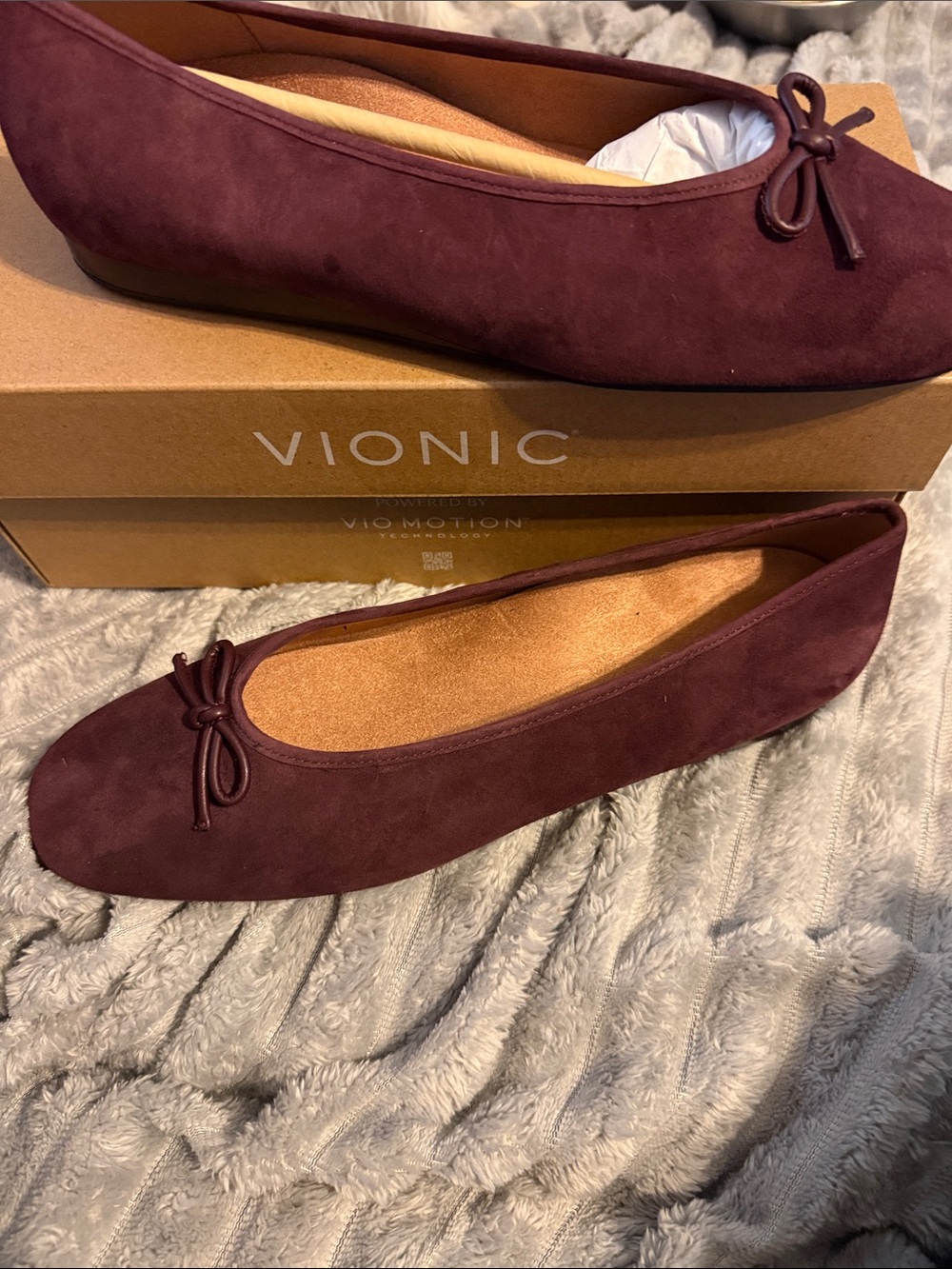 Vionic Women's Wine Suede Ballet Flats